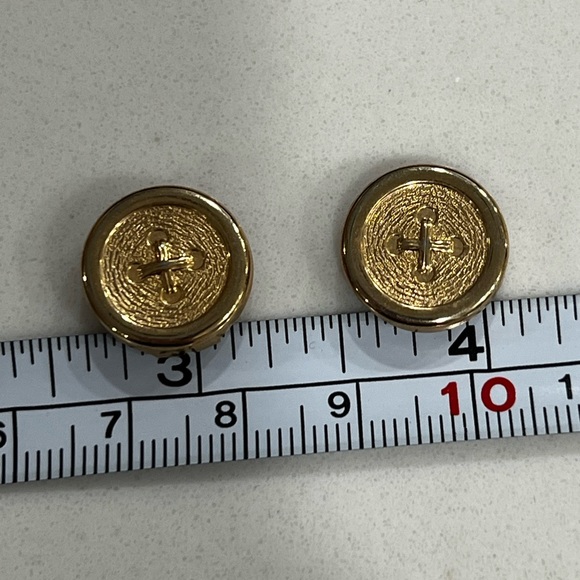 Avon Vintage Set of 2 Button Covers. Clip over cuff buttons. Gold tone. - Picture 6 of 6